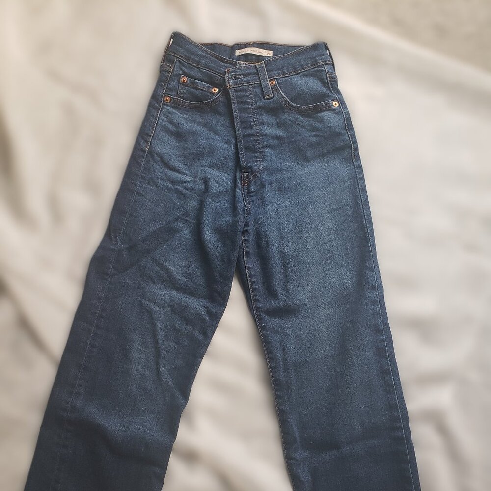 Levi's Ribcage Straight Jeans in dark denim Size 26